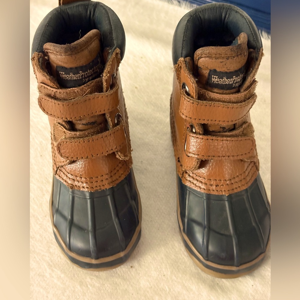 Totes WeatherProof Leather Kids Brown and Black Boots Size 7